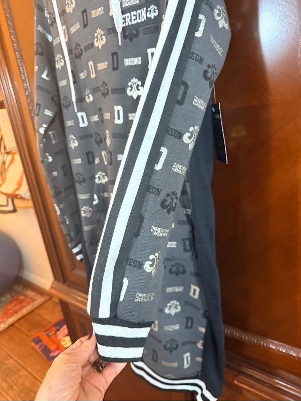 Dereon NWT by Beyoncé hoodie
dress features a bold all-over
monogram Y2K sz M - Picture 7 of 11
